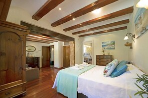 3 عدّة غرف نوم وواي فاي وملاءات أسرّة