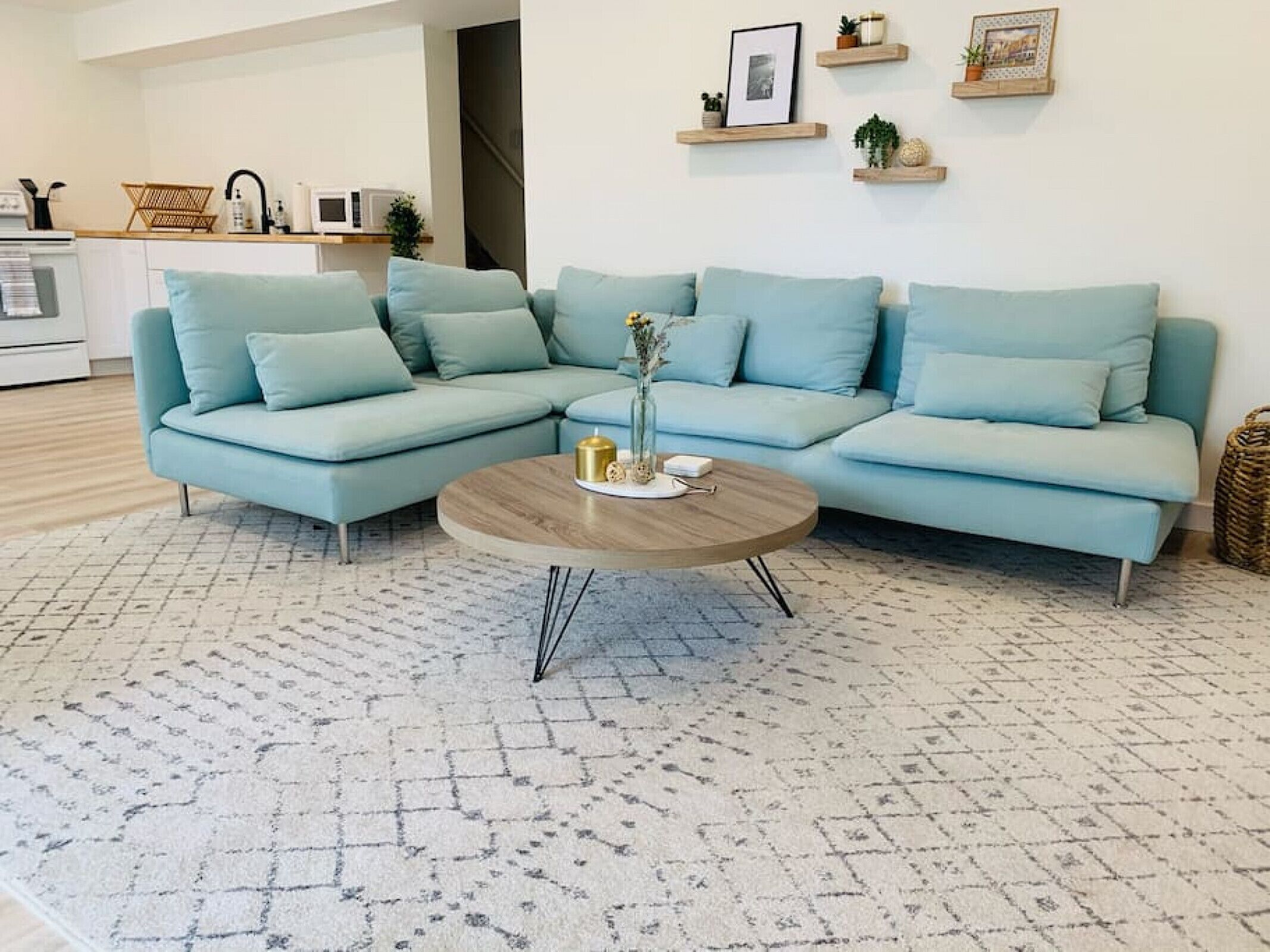 HOT TUB☀️Brand New Basement Apartment, Private Entrance!