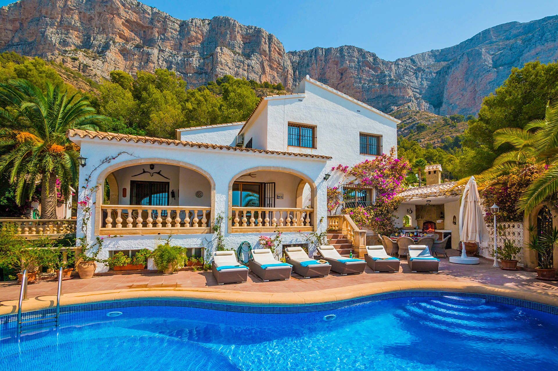 Een verwarmd zwembad