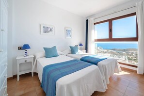 3 slaapkamers, een strijkplank/strijkijzer, gratis wifi, beddengoed