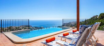 Villa Amanecer by Villa Plus