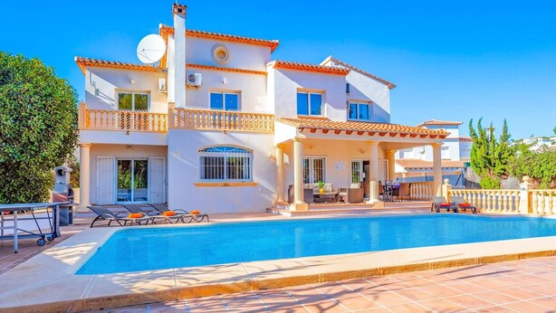 A two-story house with a swimming pool, a covered patio, and a satellite dish. - Villa Belinda by Villa Plus (Calp)