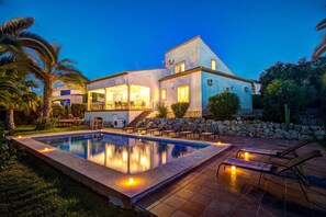 A modern villa with a swimming pool, outdoor seating, and a well-maintained garden. - Villa Cabriel by Villa Plus (Jávea)