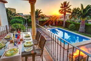 Outdoor dining - Villa Cabriel by Villa Plus (Jávea)