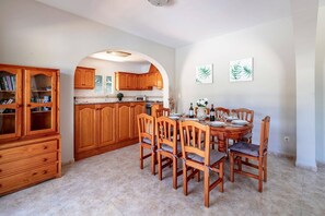 Dining - Villa Carolina Blanca by Villa Plus (Calp)
