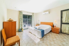 5 室のベッドルーム、WiFi、ベッドシーツ