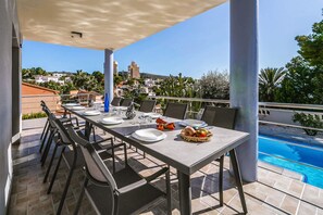 屋外ダイニングエリア