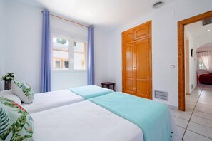 4 bedrooms, iron/ironing board, free WiFi, bed sheets - Villa Ciruela by Villa Plus (El Tosalet)