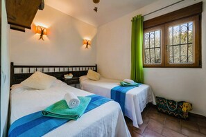3 bedrooms, iron/ironing board, free WiFi, bed sheets - Villa Elche by Villa Plus (Teulada)