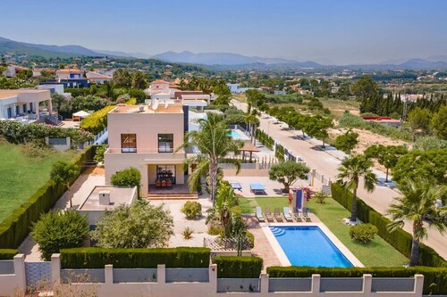 Villa Piver by Villa Plus