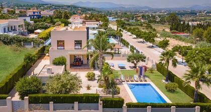 Villa Piver by Villa Plus