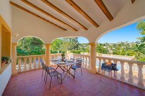 Outdoor dining - Villa Rosa Blanca by Villa Plus (El Tosalet)