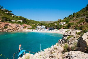 A coastal beach with rocky terrain and a clear blue sea. - Villa Valeta by Villa Plus (Jávea)