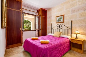 3 bedrooms, WiFi, bed sheets