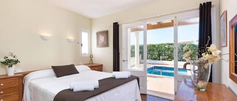 4 bedrooms, WiFi, bed sheets