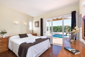 4 bedrooms, iron/ironing board, free WiFi, bed sheets
