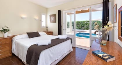 Villa Las Rosas by Villa Plus