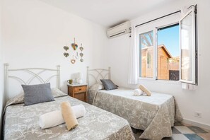 3 chambres, fer et planche à repasser, Wi-Fi gratuit, draps fournis