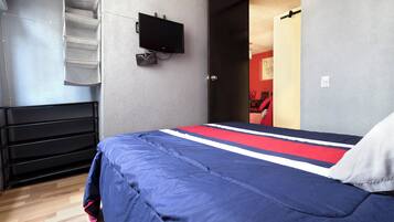 2 bedrooms, iron/ironing board, free WiFi, bed sheets