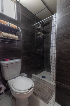 تجهيزات دش، مناشف، صابون، شامبو