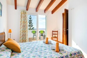 3 chambres, fer et planche à repasser, Wi-Fi gratuit, draps fournis