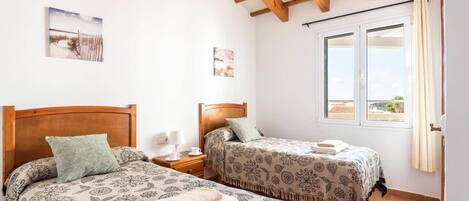 4 bedrooms, WiFi, bed sheets