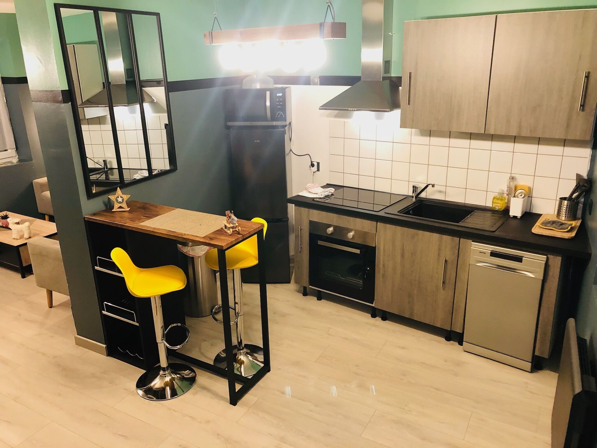 Réfrigérateur, micro-ondes, four, plaque de cuisson