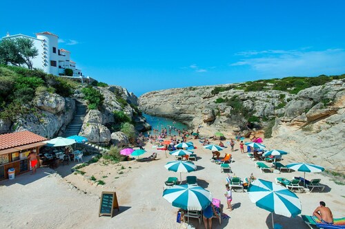 Villa Sol Blanc by Villa Plus