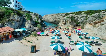 Villa Sol Blanc by Villa Plus