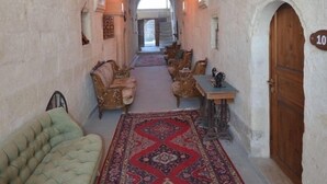 Standard Double Room | Living area - ALADINO CAVE SUITES (Ürgüp)