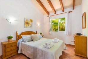 3 bedrooms, WiFi, bed sheets - Villa Mikel by Villa Plus (Cap d'Artrutx)