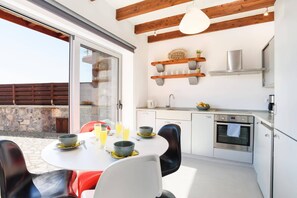 Microondas, lavavajillas y cafetera y tetera