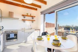 Microondas, lavavajillas y cafetera y tetera