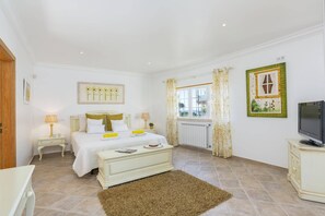 3 bedrooms, iron/ironing board, free WiFi, bed sheets - Villa Quinta dos Bicos by Villa Plus (Albufeira)