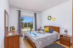 4 bedrooms, WiFi, bed sheets