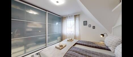 1 bedroom, iron/ironing board, WiFi, bed sheets