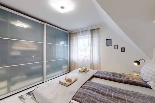 1 habitación, tabla de planchar con plancha, wifi y ropa de cama