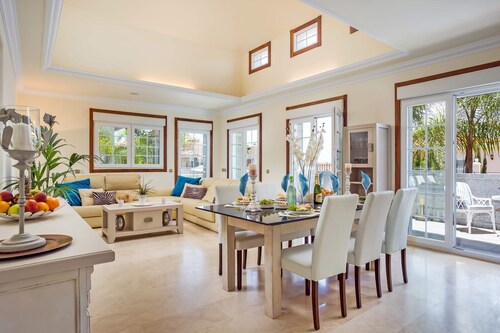 Villa Leonardo Dos by Villa Plus