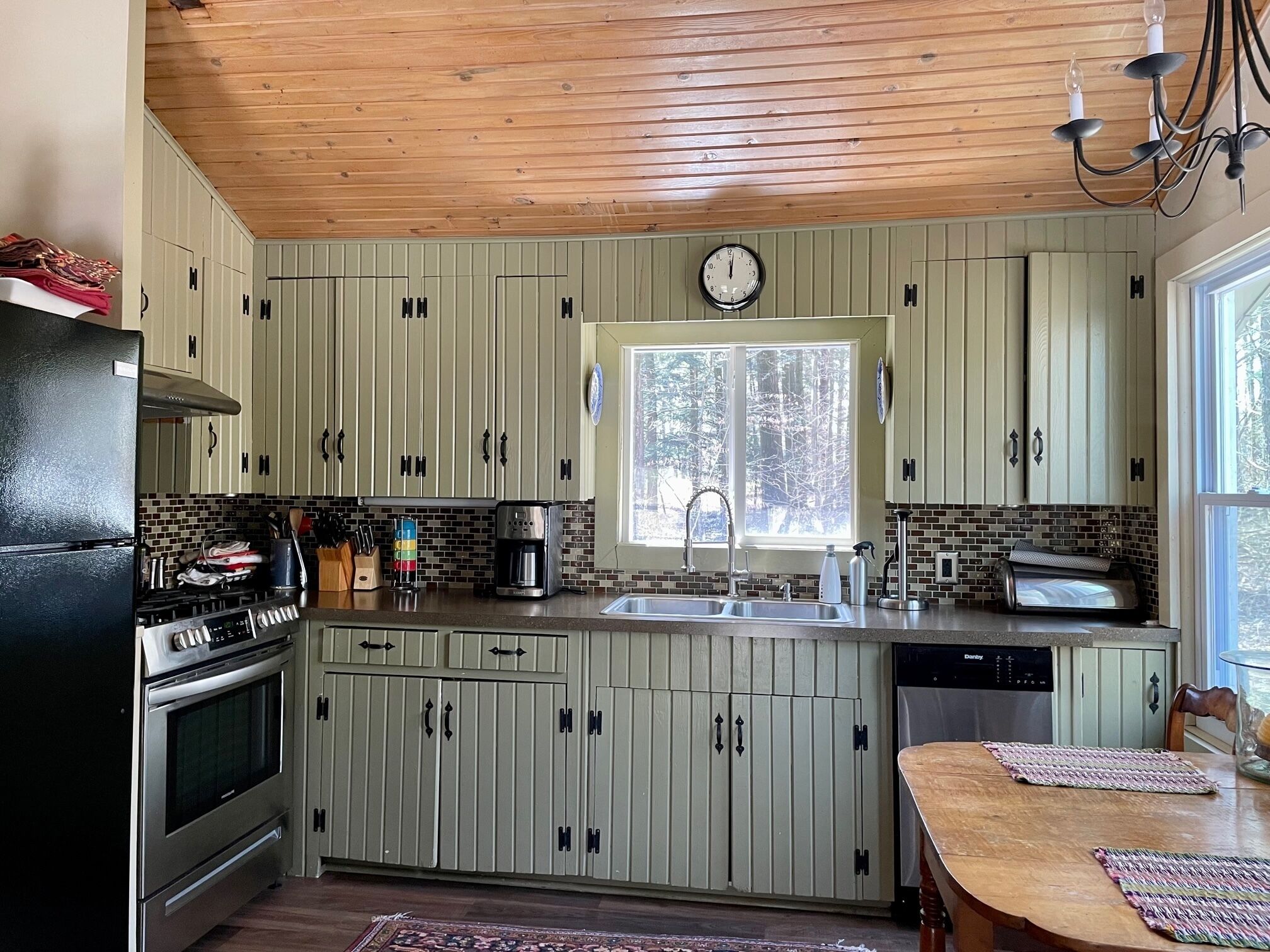 Cozy Cottage-13 min drive to Saugatuck/Douglas Sleeps 4-6