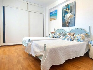 1 chambre, fer et planche à repasser, Wi-Fi gratuit, draps fournis