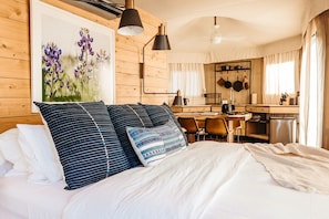 Premium bedding, down comforters, memory foam beds - Walden Retreats (Johnson City)