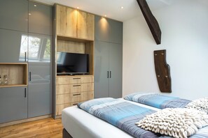 1 bedroom, free WiFi, bed sheets - The approx. 60m² large and very chic 2-room apartment for 1 to 2 persons is located on the Ahrenshof in the heart of Bad Zwischenahn. (Bad Zwischenahn)