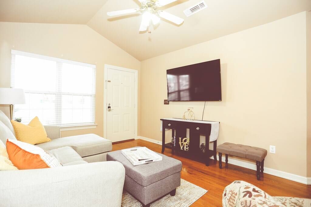 Pedal Inn 1 - Trails 2 Minutes Away & Dogs Welcome