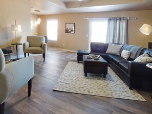 Smart TV, offices - Pedal Inn 3 - See the Trail from the Back Deck (Bentonville)