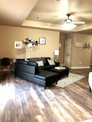 Smart TV, offices - Pedal Inn 3 - See the Trail from the Back Deck (Bentonville)