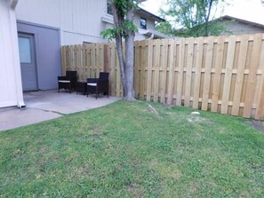 Property grounds - Pedal Inn 5 - Convenient Economy Unit That's Pet Friendly (Bentonville)