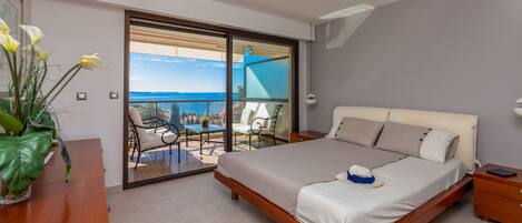 3 bedrooms, desk, iron/ironing board, WiFi