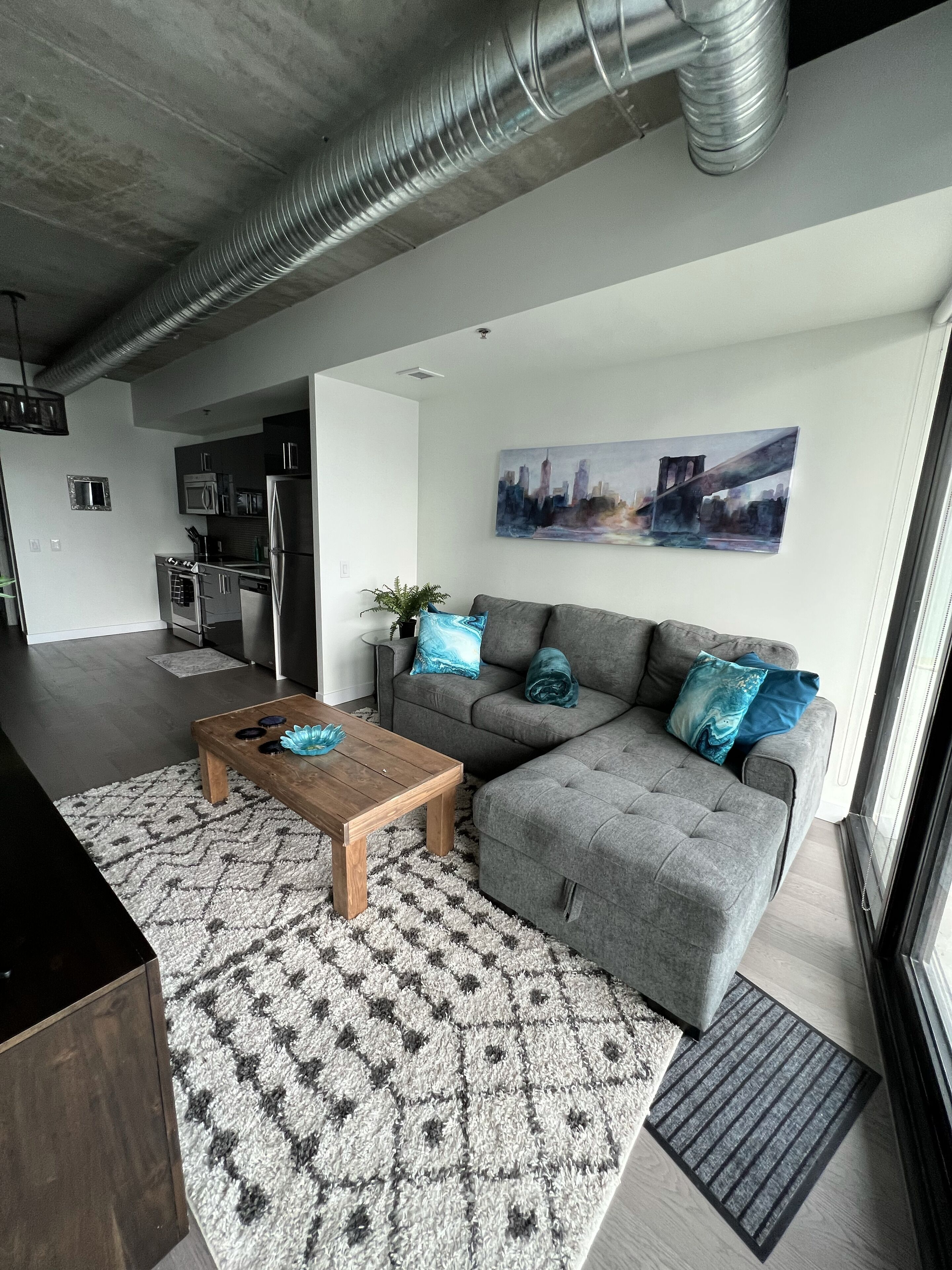 2 bed downtown sleeps 6 across jets arena 