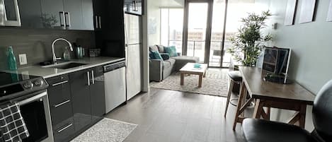 Fridge, microwave, oven, stovetop