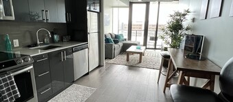 2 bed downtown sleeps 5 across jets arena king bed